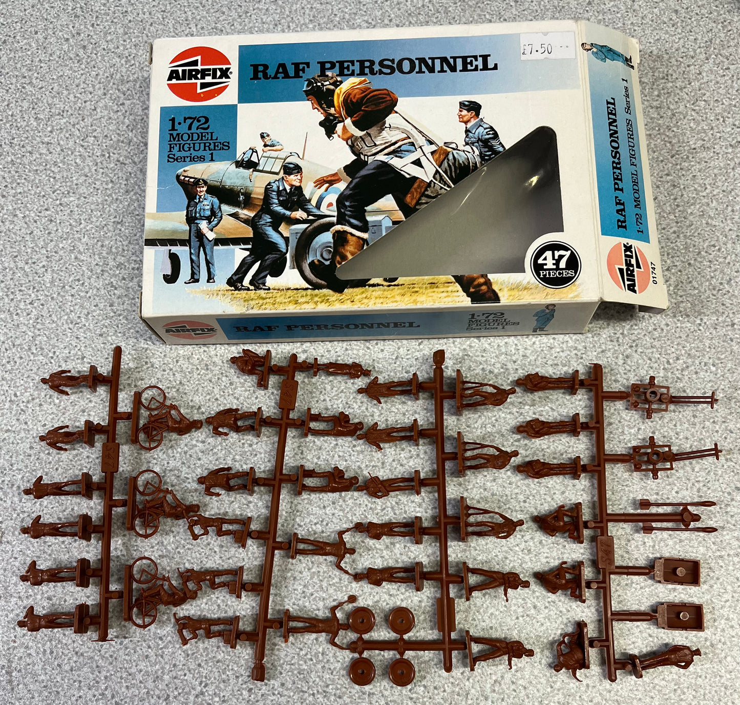 *Pre-Owned* Airfix 01747 RAF Personnel