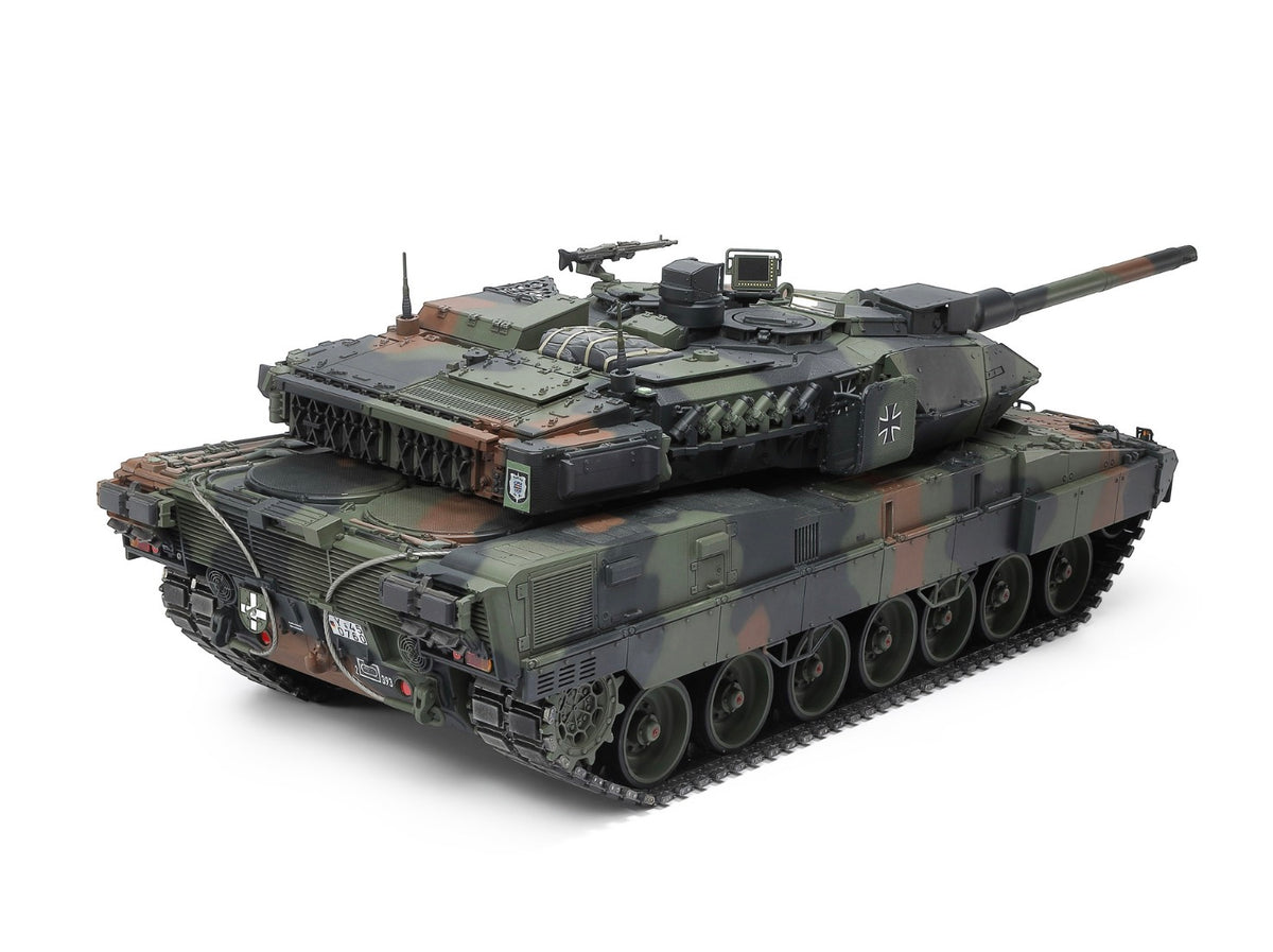 Tamiya 56047 R/C Leopard 2 A7V with Option Kit